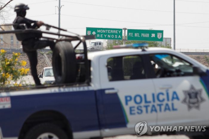트럼프 국경방문 앞두고 멕시코 북동부서 시신 21구 발견돼
