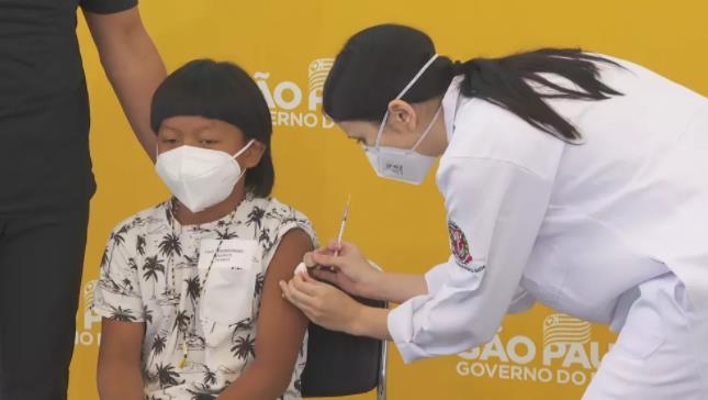 브라질, 5∼11세 백신 접종 개시…1호는 원주민 어린이