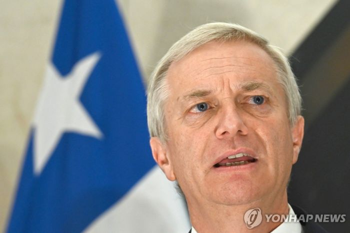 유가급등·실업난에…칠레 대통령, 취임 넉달만에 '허니문' 끝