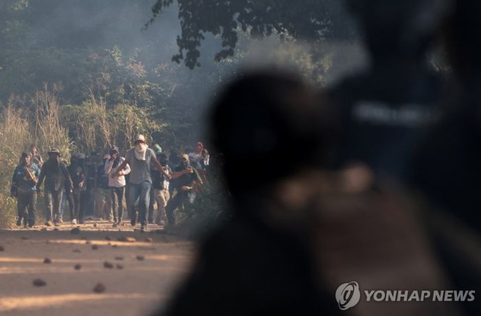 "군 무력행사 허용"…볼리비아 의회 비상사태법 통과