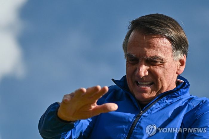 '징역 27년형' 브라질 보우소나루, 90일간 가택연금 허가받아