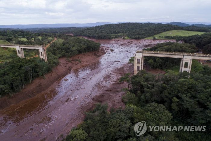 브라질 남동부 3개 광산 댐 붕괴…200∼300명 실종 추정