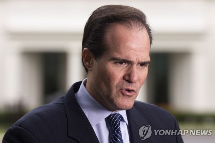 아르헨 대통령 취임식서 발돌린 美특사…마두로측 참석에 '불쾌'