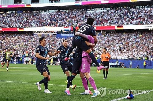 [월드컵] 파라과이, 독일 꺾고 16강 이변에 국가공휴일 선포