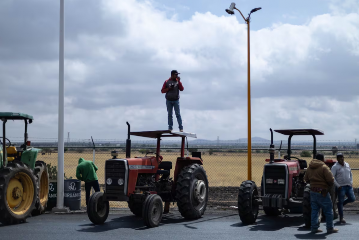 Los productores y transportistas levantan el paro …