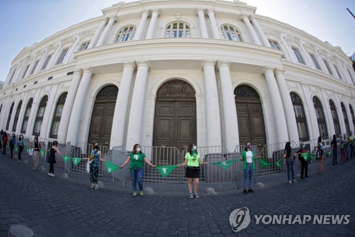 칠레, 낙태 허용 향해 첫발…'임신 14주내 비범죄화' 하원 통과