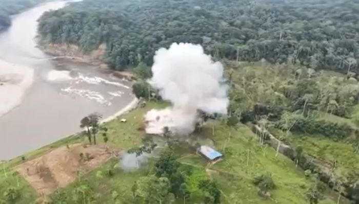 "에콰도르 무장 마약조직 훈련장 폭격했다더니…젖소목장"