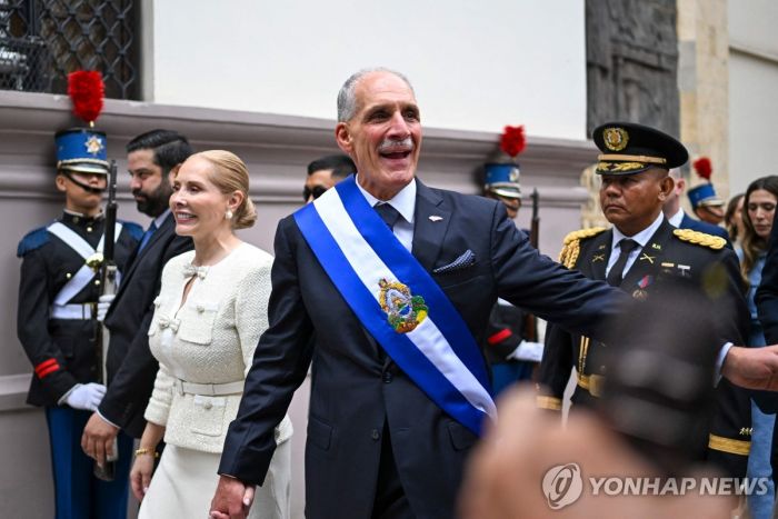 '트럼프 공개지지 업고 당선' 온두라스 신임대통령 취임