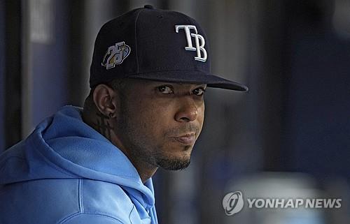 '미성년자 성 착취' MLB 프랑코, 총 들고 시비하다 체포