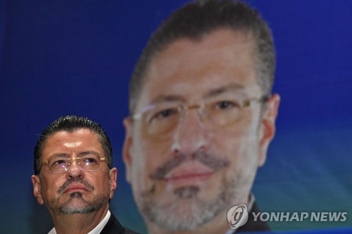 코스타리카 대통령 당선인, 세계은행 재직 시절 성희롱 사과