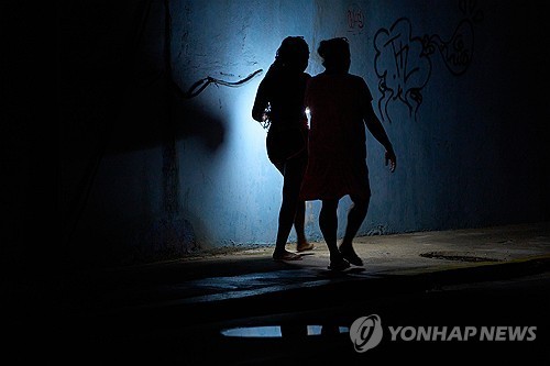 쿠바, 전력망은 복구했지만…수요의 절반도 공급 못해