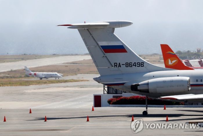 러시아 군인 100명·물자 실은 항공기 2대 베네수엘라 도착