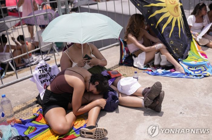 폭염 속 숨 거둔 스위프트 브라질 팬 사인 '열사병' 확인
