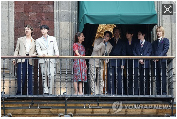 멕시코 대통령궁에 모인 BTS…환호성과 울음 터진 소칼로 광장