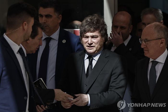 밀레이 아르헨 대통령, 이번엔 스페인 총리 향해 "독재자"