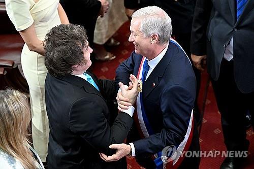 '칠레의 트럼프' 카스트 대통령 취임…치안·경제에 집중할듯