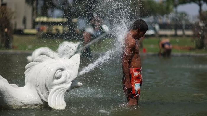 Brazil: Health warnings as country gripped by 'unb…