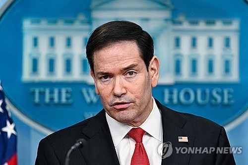 트럼프, 쿠바 독립기념일에 "90마일 떨어진 불량국가 용납안해"(종합)