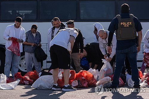 코스타리카, 美서 추방된 이민자 수용키로…매주 25명씩