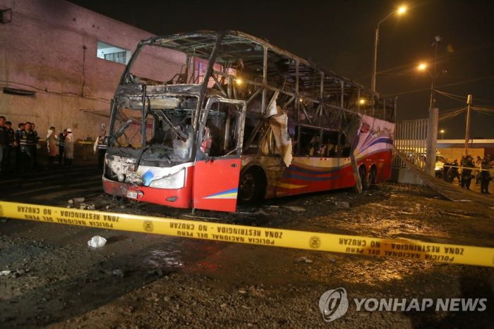 페루 이층버스 화재로 최소 20명 사망·10명 부상