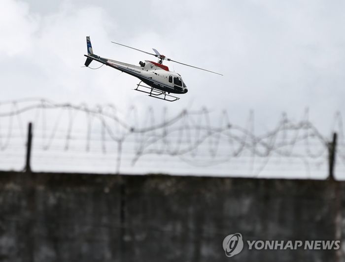에콰도르 교도소서 갱단두목 생일에 불꽃놀이…통제 '엉망'