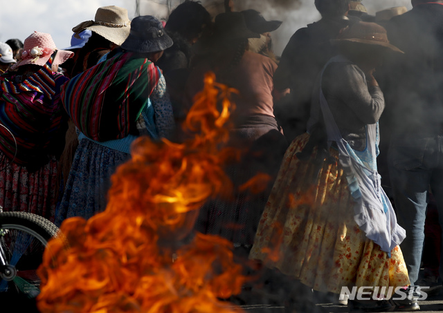 볼리비아 보안군, 시위대점거 정유공장 탈환..9명 사상