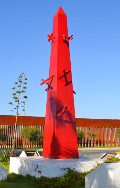 Monumento a los muertos en la frontera México - Es…