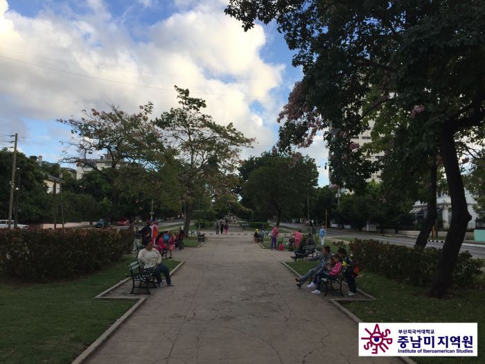 Barrio_El_Vedado,_La_Habana_2017_foto_Gerardo_Gomez_Michel_(3).jpg