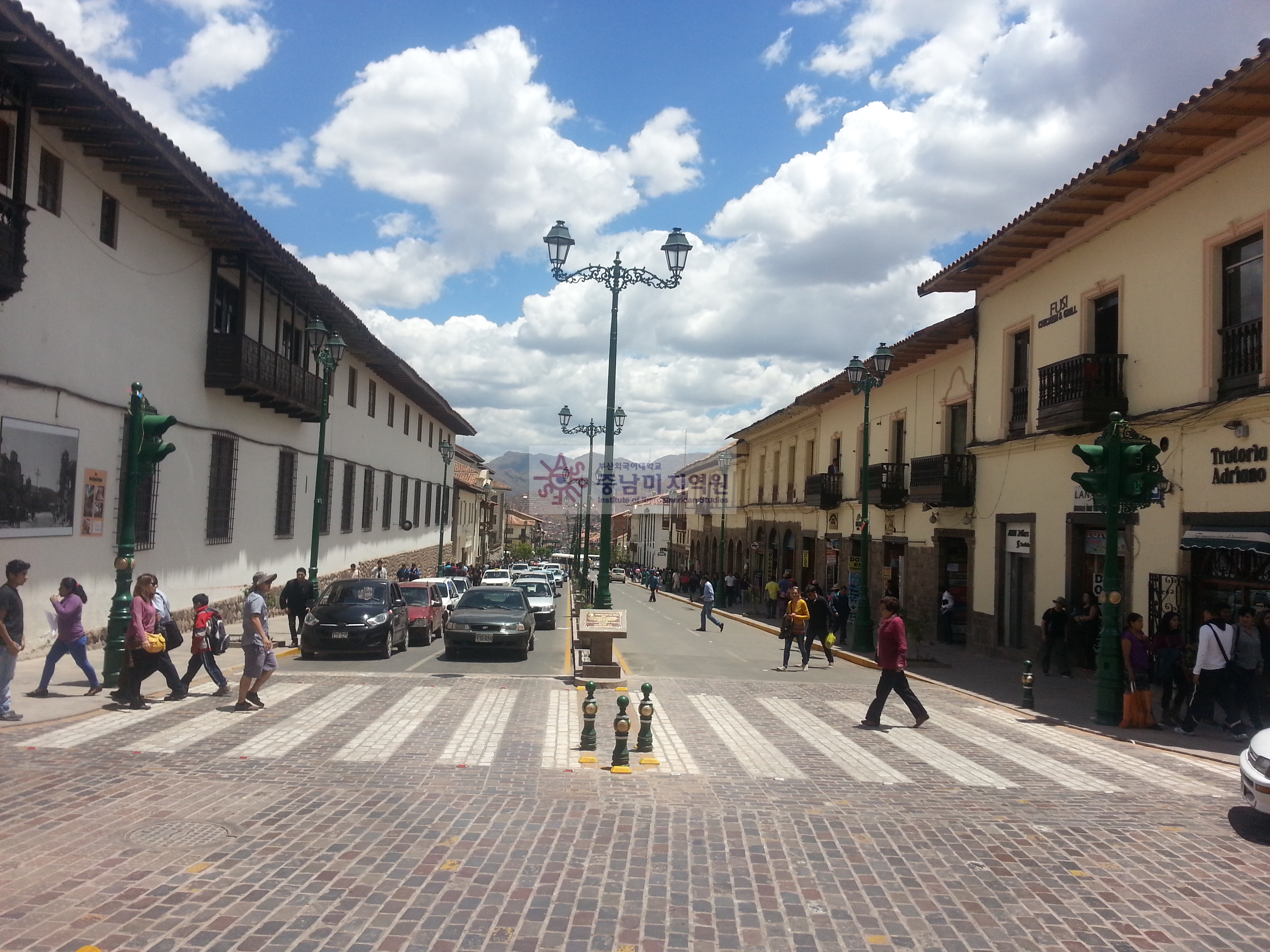 Av._El_Sol,_Cusco_(3)_.jpg