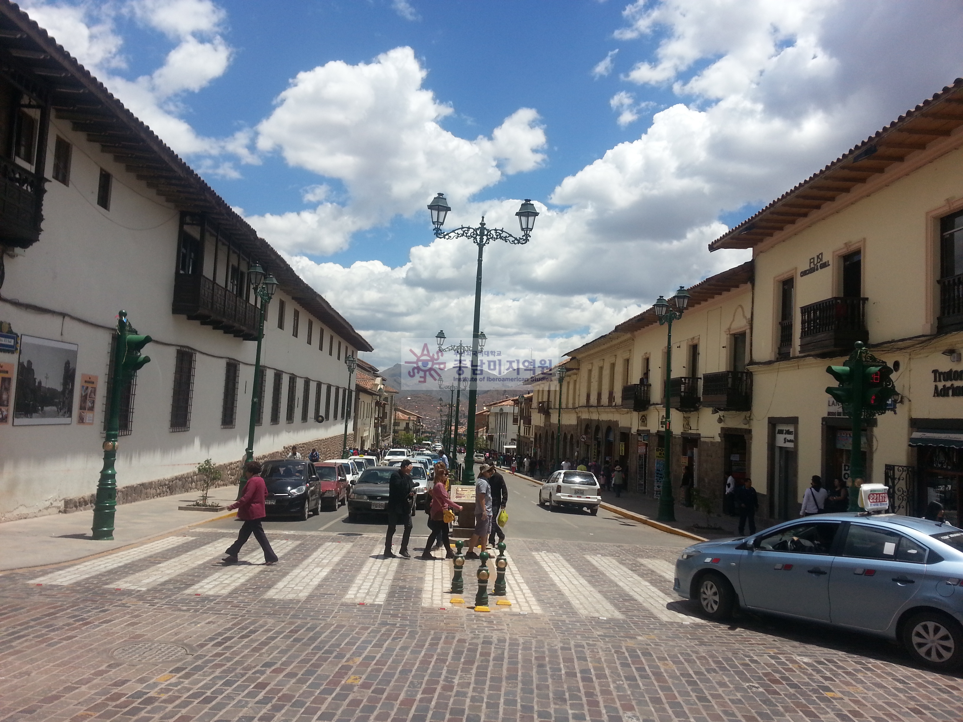 Av._El_Sol,_Cusco_(5)_.jpg