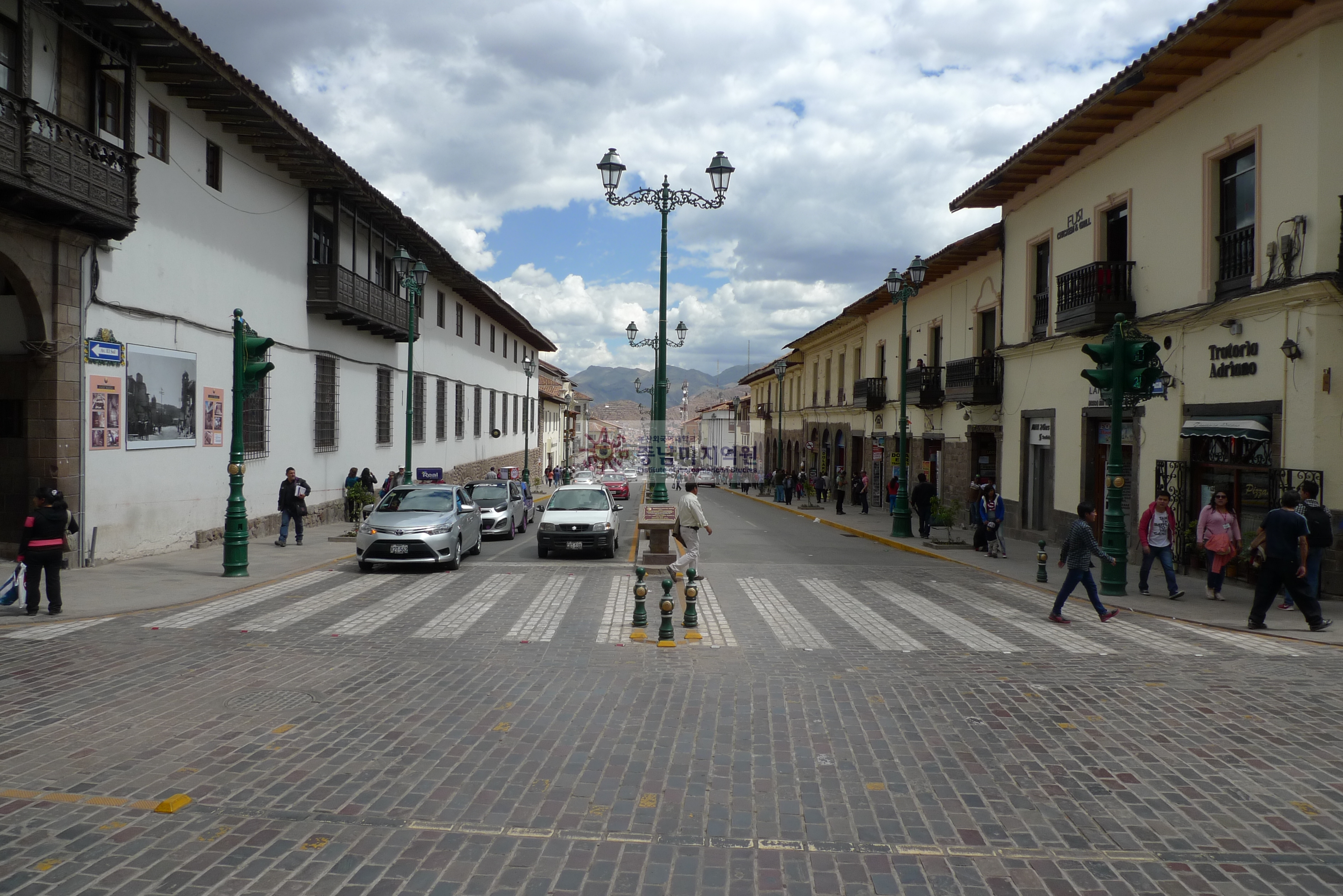 Av._el_Sol,_Cusco_(2)_.JPG