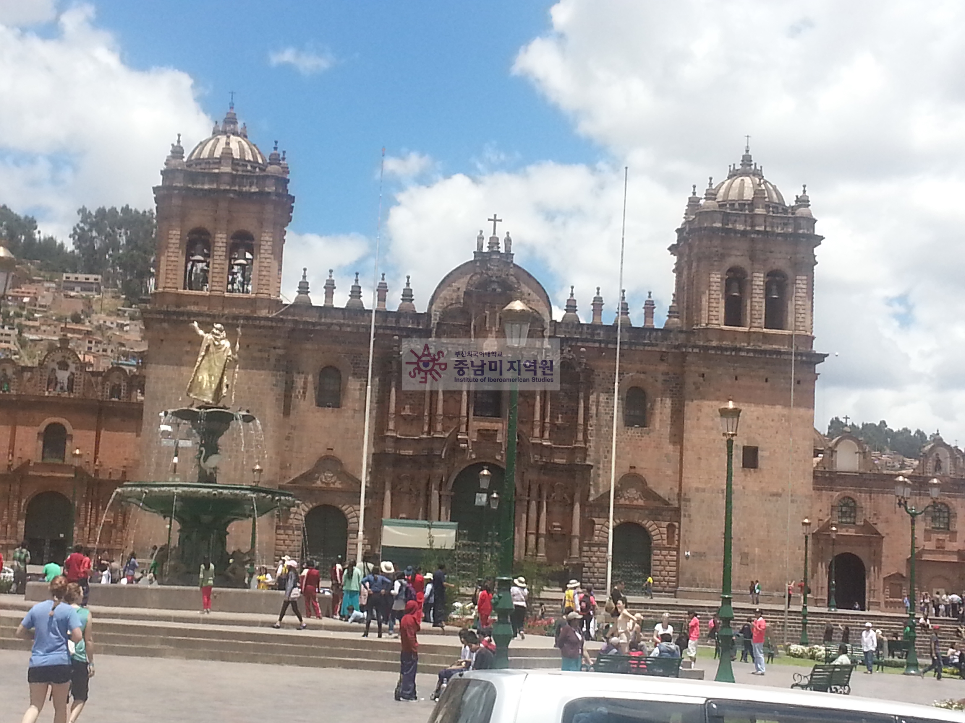 쿠스코 아르마스 광장에 있는 꼼빠니아 성당(Iglesia de la Compañía, Cu…