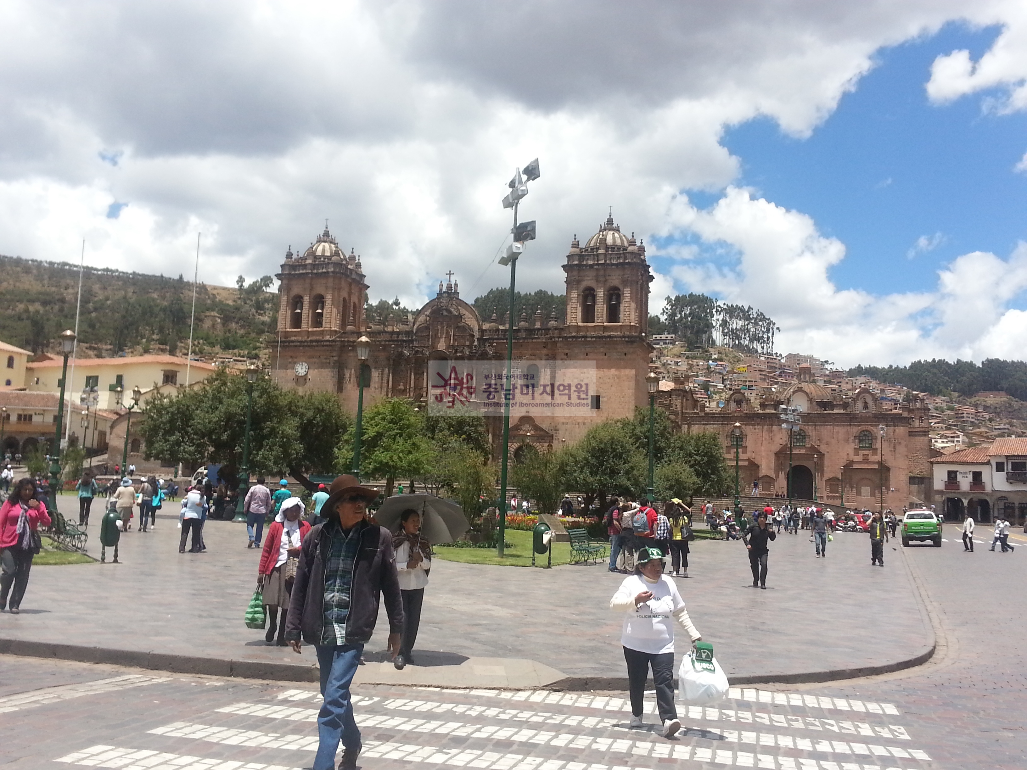 쿠스코 아르마스 광장에 있는 꼼빠니아 성당(Iglesia de la Compañía, Cu…